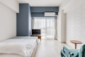 Standard Double Room | Desk, blackout curtains, soundproofing, free WiFi - Ostay Shin-Osaka Hotel Apartment (Osaka)