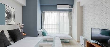 1 bedroom, desk, blackout curtains, soundproofing