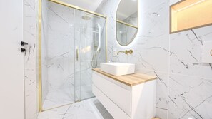 Apartment (221 C) | Bathroom | Shower, hair dryer, towels - Apartamenty Sun & Snow Kasprowicza II (Kolobrzeg)