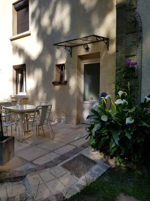Terrace/patio - * B&B « Tournesol» - SARLAT LA CANEDA - PERIGORD NOIR * (Sarlat-la-Canéda)