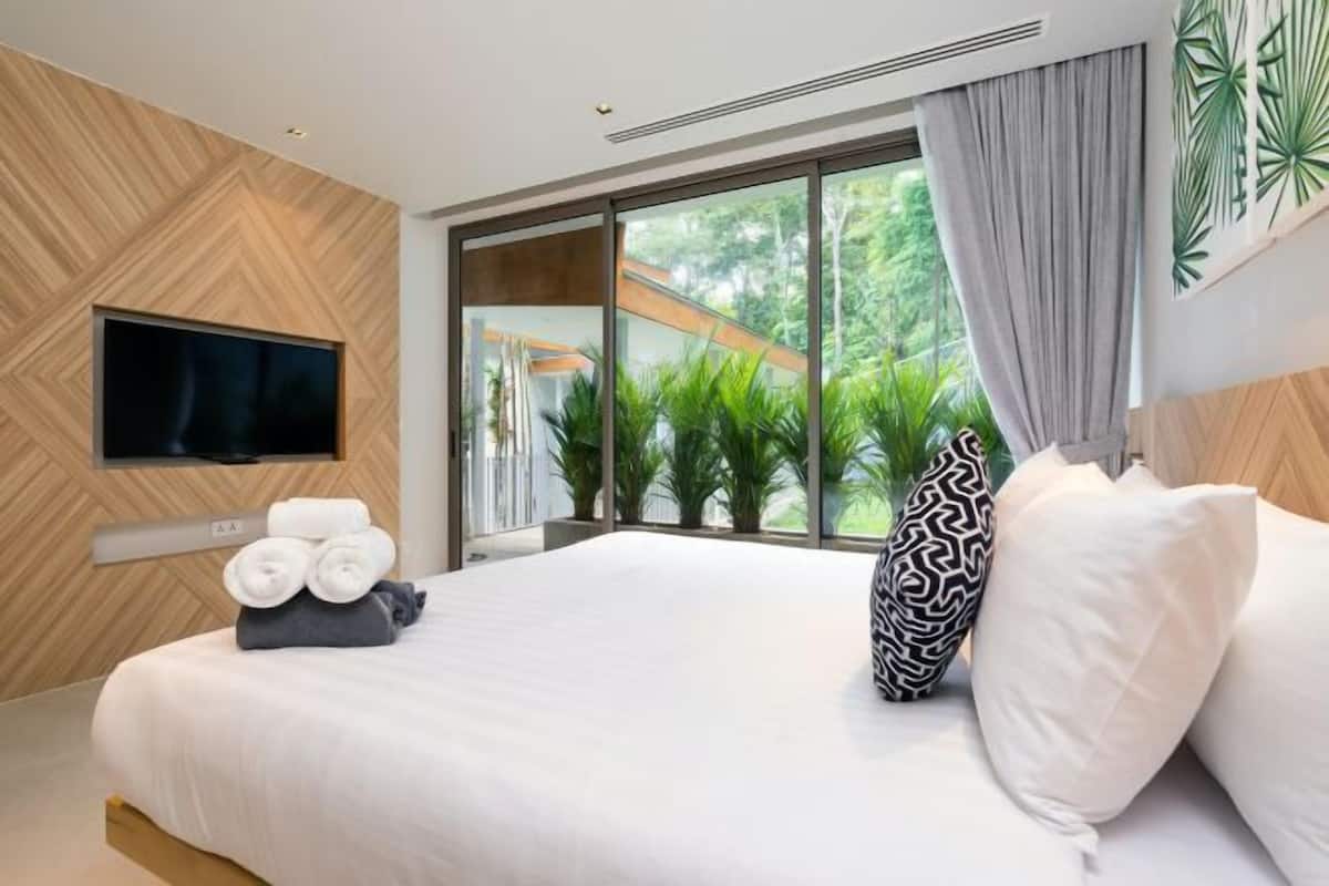 In-room safe, desk, laptop workspace, blackout curtains
