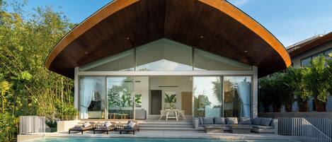 Luxury Villa With Bathtub | Living area