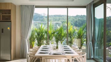 Superior Villa | In-room dining