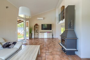 Télévision, table de tennis de table