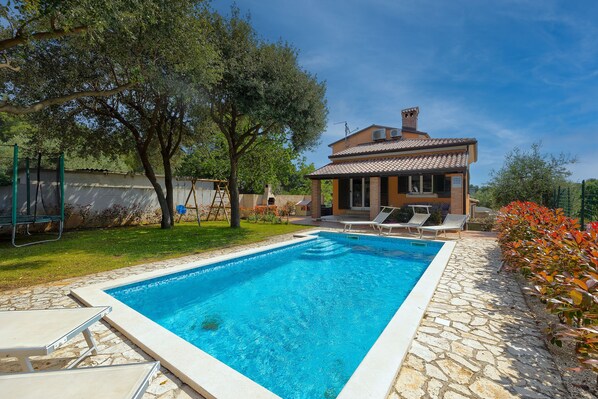 Piscine extérieure, piscine chauffée