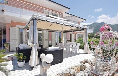 Villa Croma: An elegant and welcoming three-story townhouse which faces the sun and the sea, with Free WI-FI.