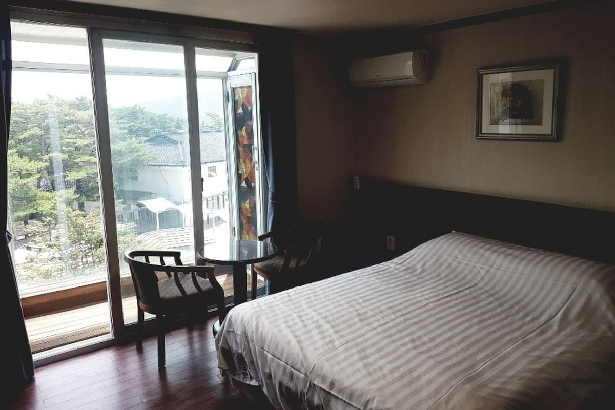 desk, blackout curtains, free wifi, bed sheets