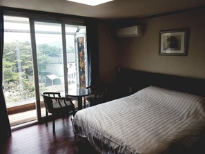 Desk, blackout drapes, free WiFi, bed sheets - Cheoksan Spatel (Sokcho)