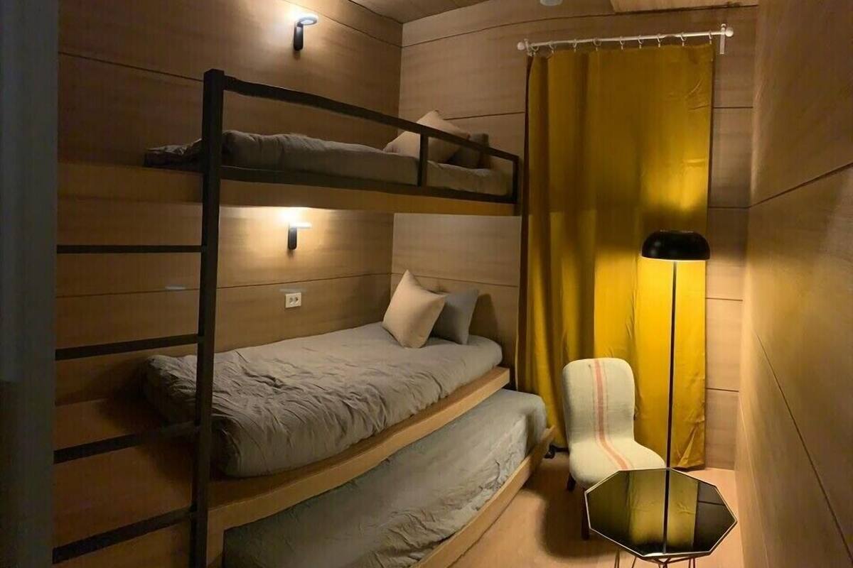 G2 | Free WiFi, bed sheets