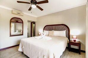 Cofres nos quartos, roupa de cama