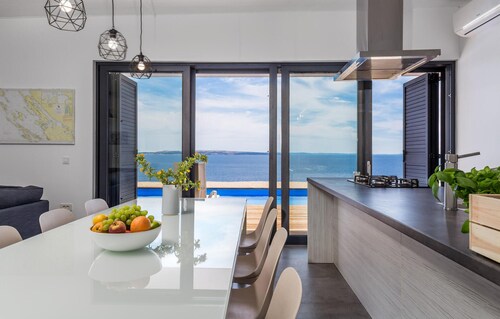 Awesome home in Kosljun