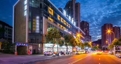 James Joyce Coffetel (Guangyuan Government Affairs Center Wanda Plaza)