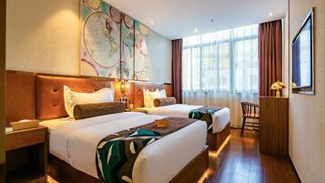 Chunxiang Twin Room | Desk, laptop workspace, blackout drapes, free WiFi