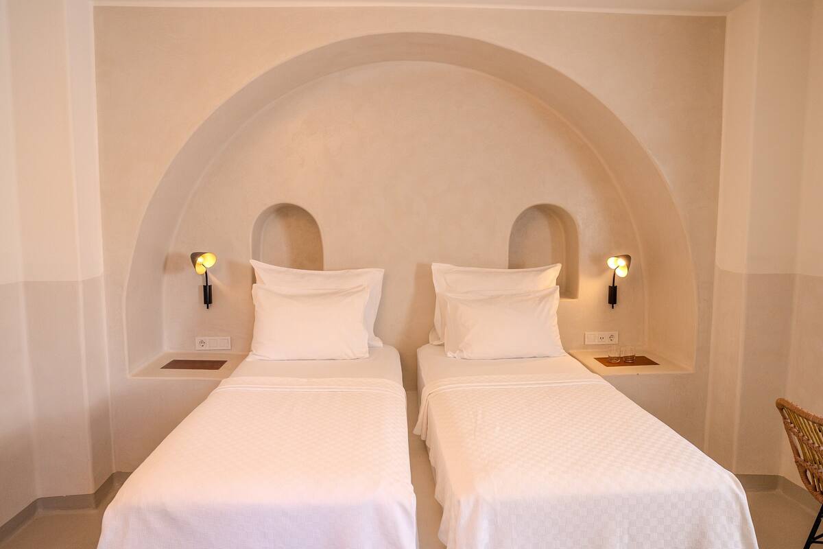 suite, 2 single beds, garden view | premium bedding, pillow-top beds, minibar, in-room safe