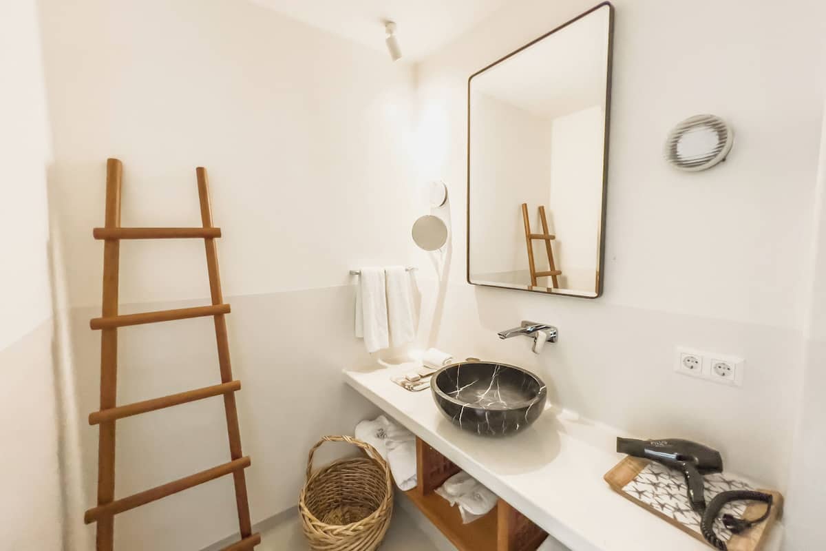 shower, rainfall showerhead, designer toiletries, hair dryer