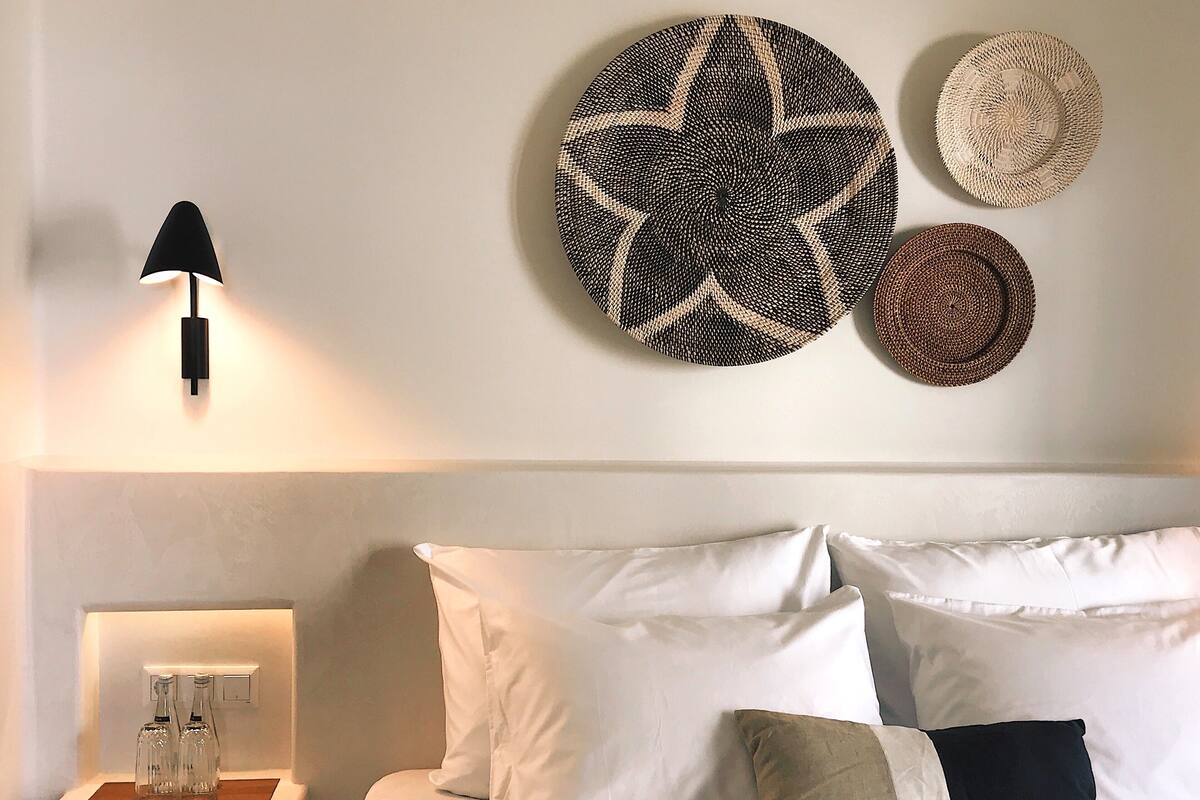 premium bedding, pillow-top beds, minibar, in-room safe