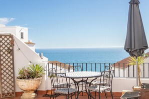 Outdoor dining - Capistrano Playa 618 (Nerja)