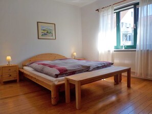 2 Schlafzimmer, Reisekinderbett, WLAN, Bettwäsche