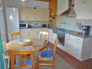 KĂŒhlschrank, Mikrowelle, Ofen, GeschirrspĂŒler