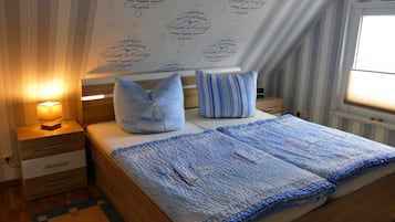1 Schlafzimmer, Reisekinderbett, Bettwäsche