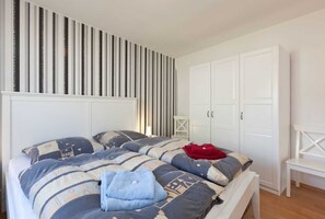 2 bedrooms, bed sheets