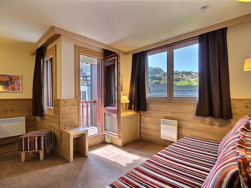Spacious 6-person apartment with view, near slopes