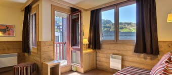 Spacious 6-person apartment with view, near slopes
