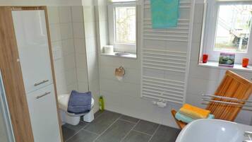 Dusche, Haartrockner, Handtücher