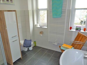 Unclassified image, 5 of 8, button