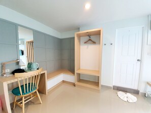 Corner Couple Room | โต๊ะทำงาน, Wi-Fi ฟรี, ผ้าปูที่นอน