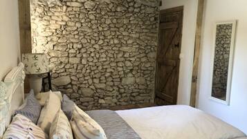 7 Schlafzimmer, Bügeleisen/Bügelbrett, Reisekinderbett, kostenloses WLAN