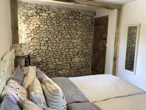 7 Schlafzimmer, Bügeleisen/Bügelbrett, Reisekinderbett, kostenloses WLAN