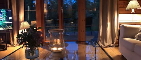 TV, fireplace, stereo