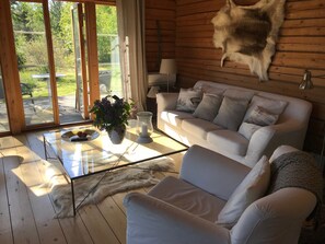 Fernseher, Kamin, Stereoanlage