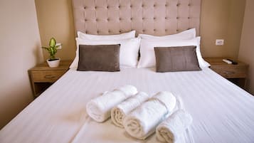 Standard Double Room | Desk, free WiFi, bed sheets