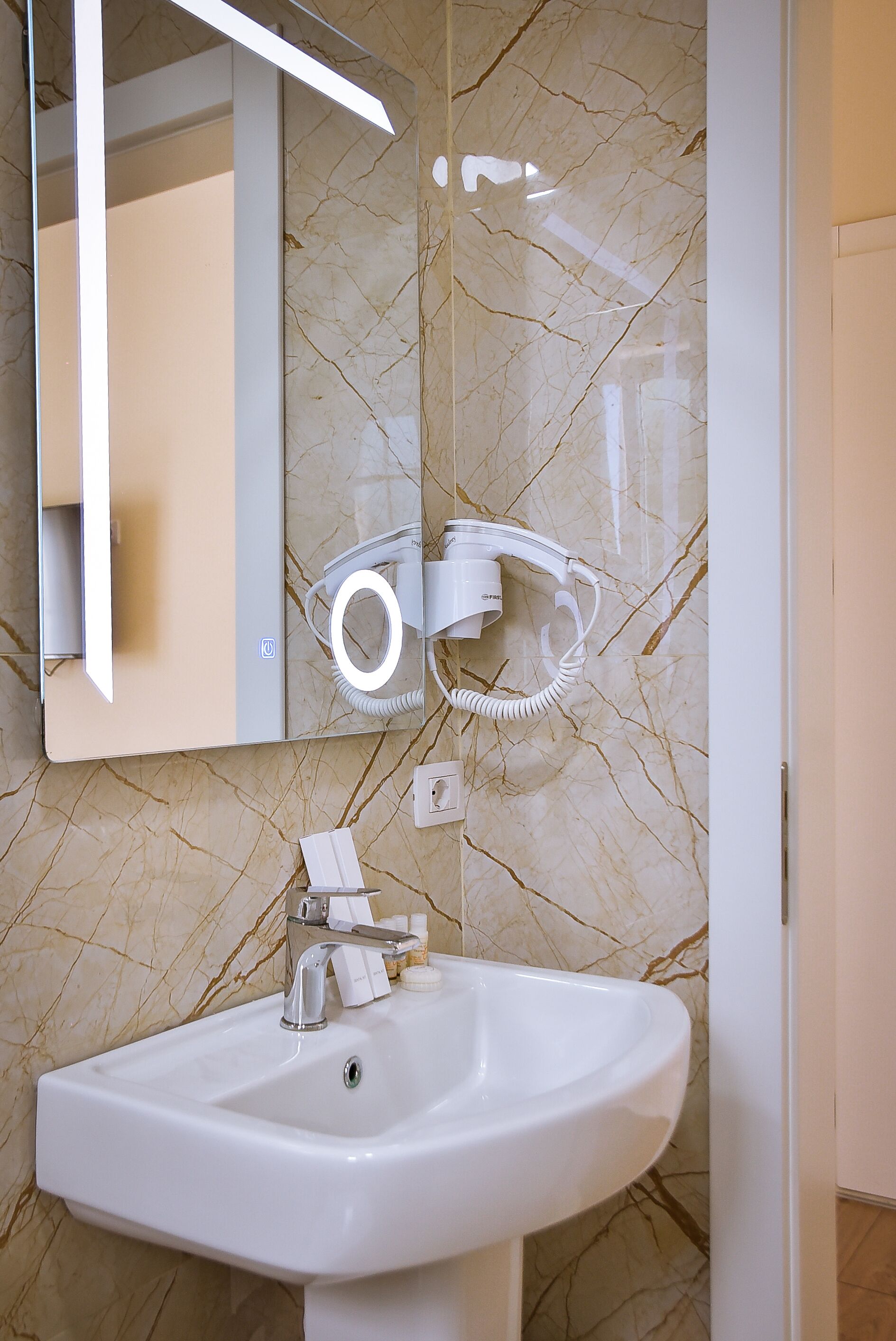 standard triple room | bathroom | shower, free toiletries, hair dryer, slippers