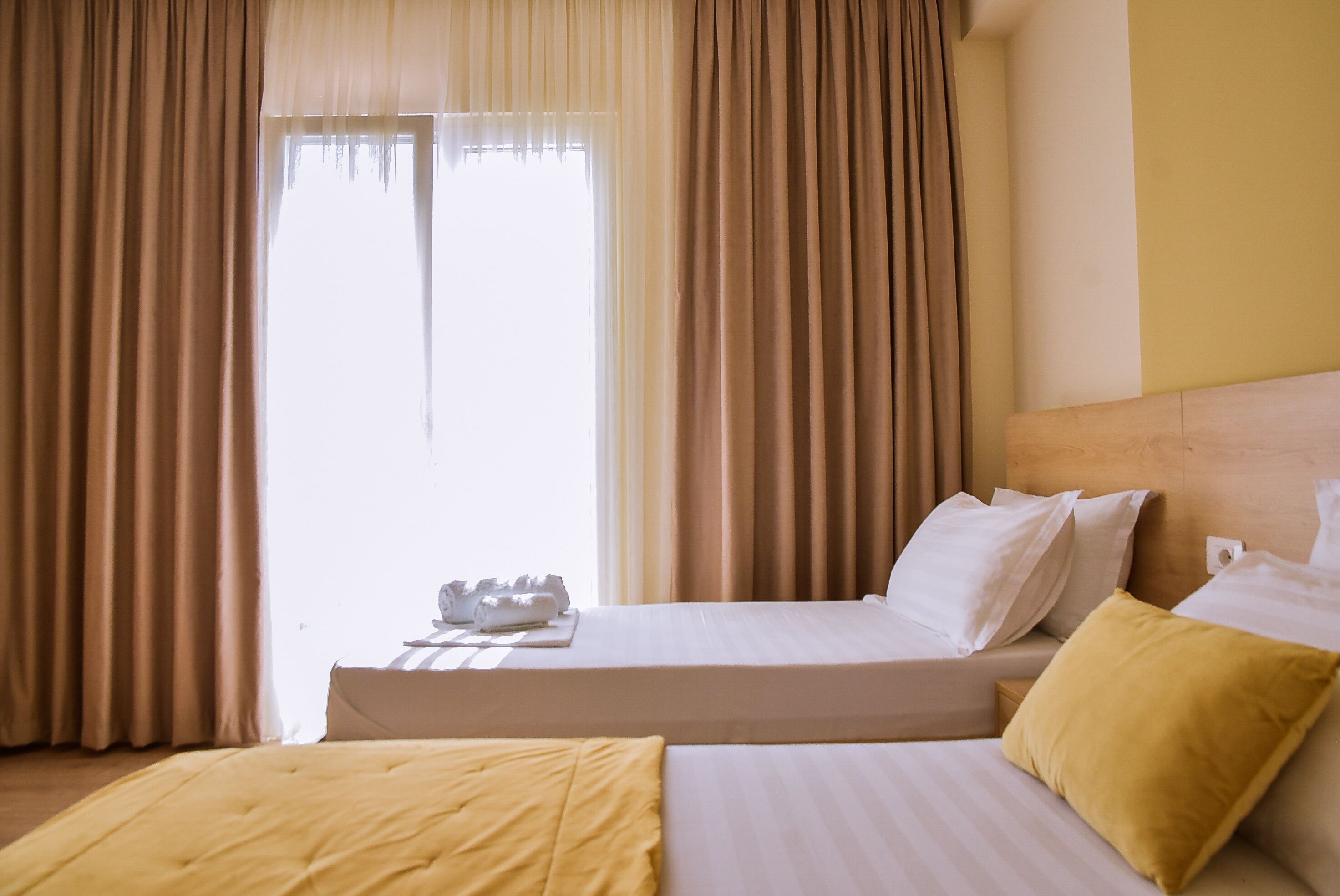 standard triple room | 1 bedroom, desk, free wifi, bed sheets