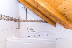 Loft Romantis, 1 kamar tidur (4) | Bathtub besar