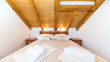 Perla D | 1 bedroom, desk, soundproofing, iron/ironing board