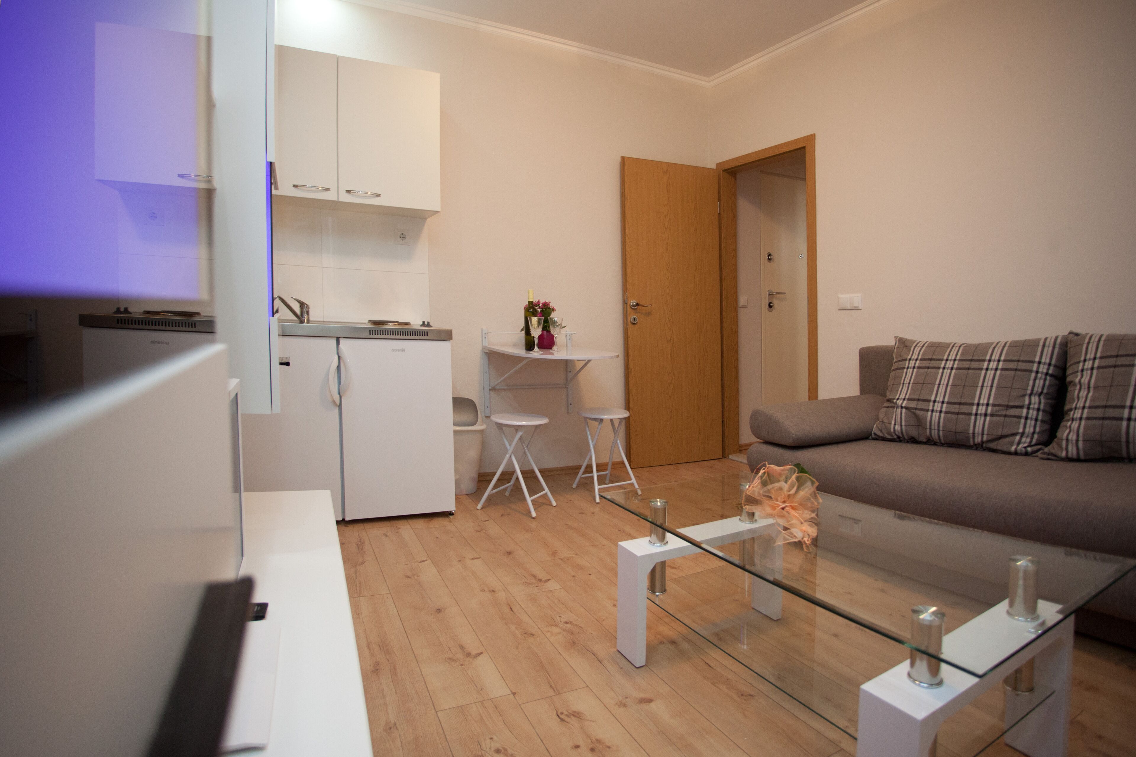 Basic Apartment, 1 Bedroom | Private kitchen | Fridge, microwave, stovetop, electric kettle