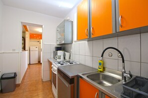 Fridge, microwave, oven, stovetop - Apartment 2042/31807 (Istria - Pula), 5000m from the beach (Pula)