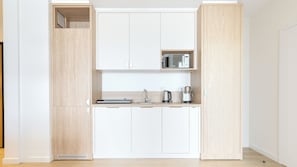 Departamento (401 - Bursztynowa 4) | Cocina privada | Refrigerador, microondas, parrilla de estufa y lavavajillas