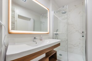 Apartment (110 - Nowomyśliwska 3) | Bathroom | Shower, hair dryer, towels - Apartamenty Sun & Snow Bel Mare (Miedzyzdroje)