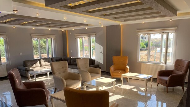 A spacious living area with a sofa set, armchairs, and a coffee table. - Marida Hotel - Dargeçit (Dargeçit)