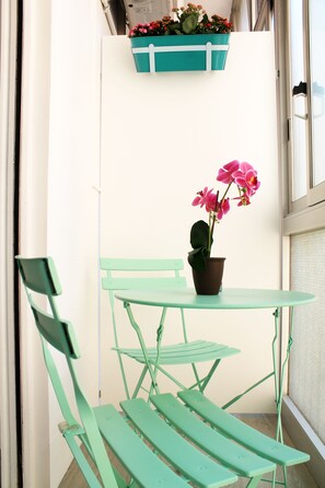 Deluxe Double Room, Courtyard View | Veranda
