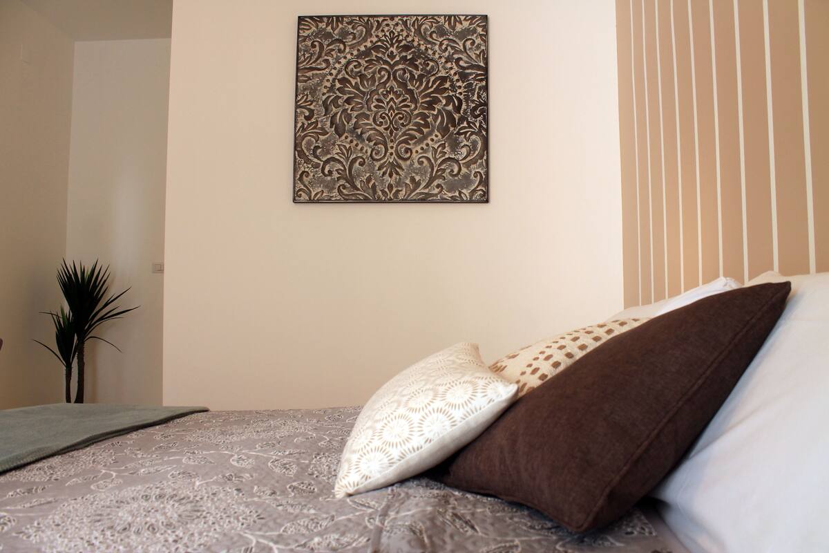 Deluxe Double Room, Courtyard View | Desk, free WiFi, bed sheets