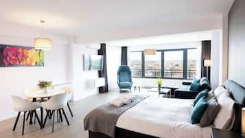 Iron/ironing board, WiFi, bed sheets