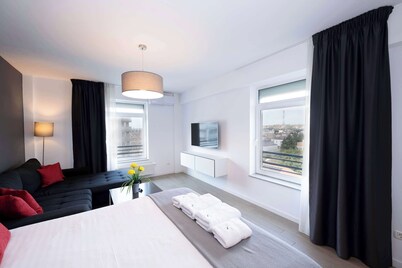 Lounge 8 Studio - NorthView