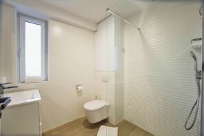 淋浴设施、吹风机、毛巾