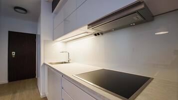 Fridge, stovetop, dishwasher, coffee/tea maker